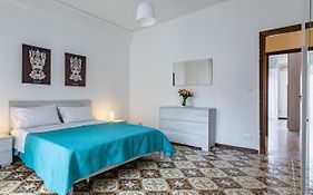 Via Liberta Roomy Apartment
